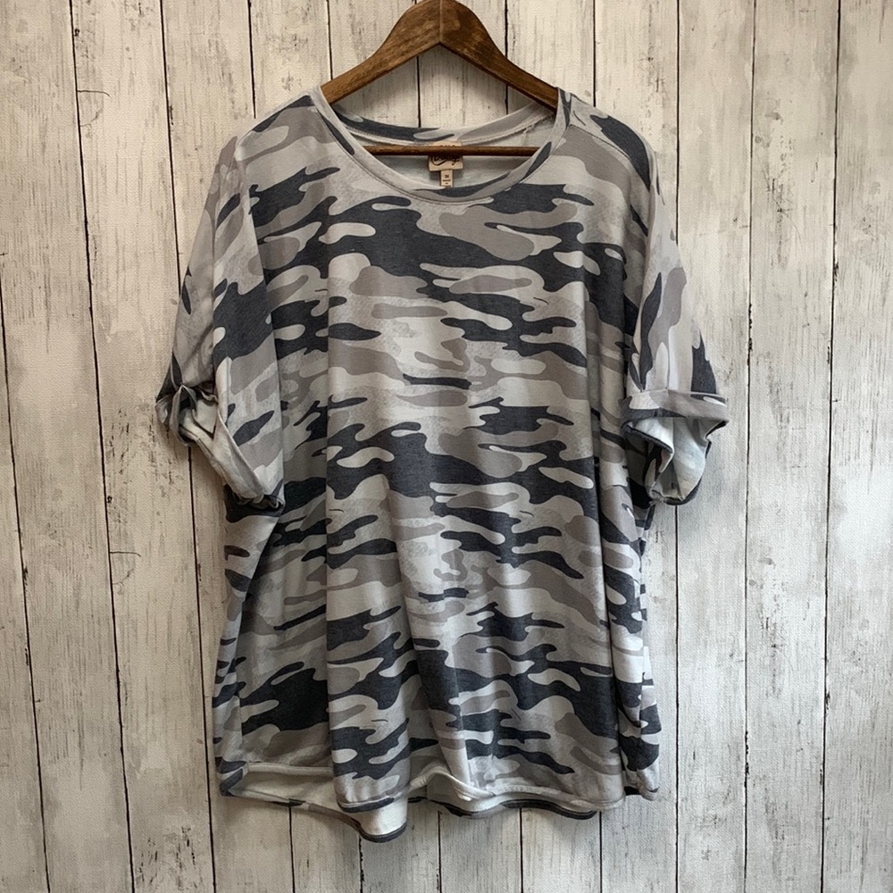 Comfy and casual! Worn just a couple times. Smoke free home.